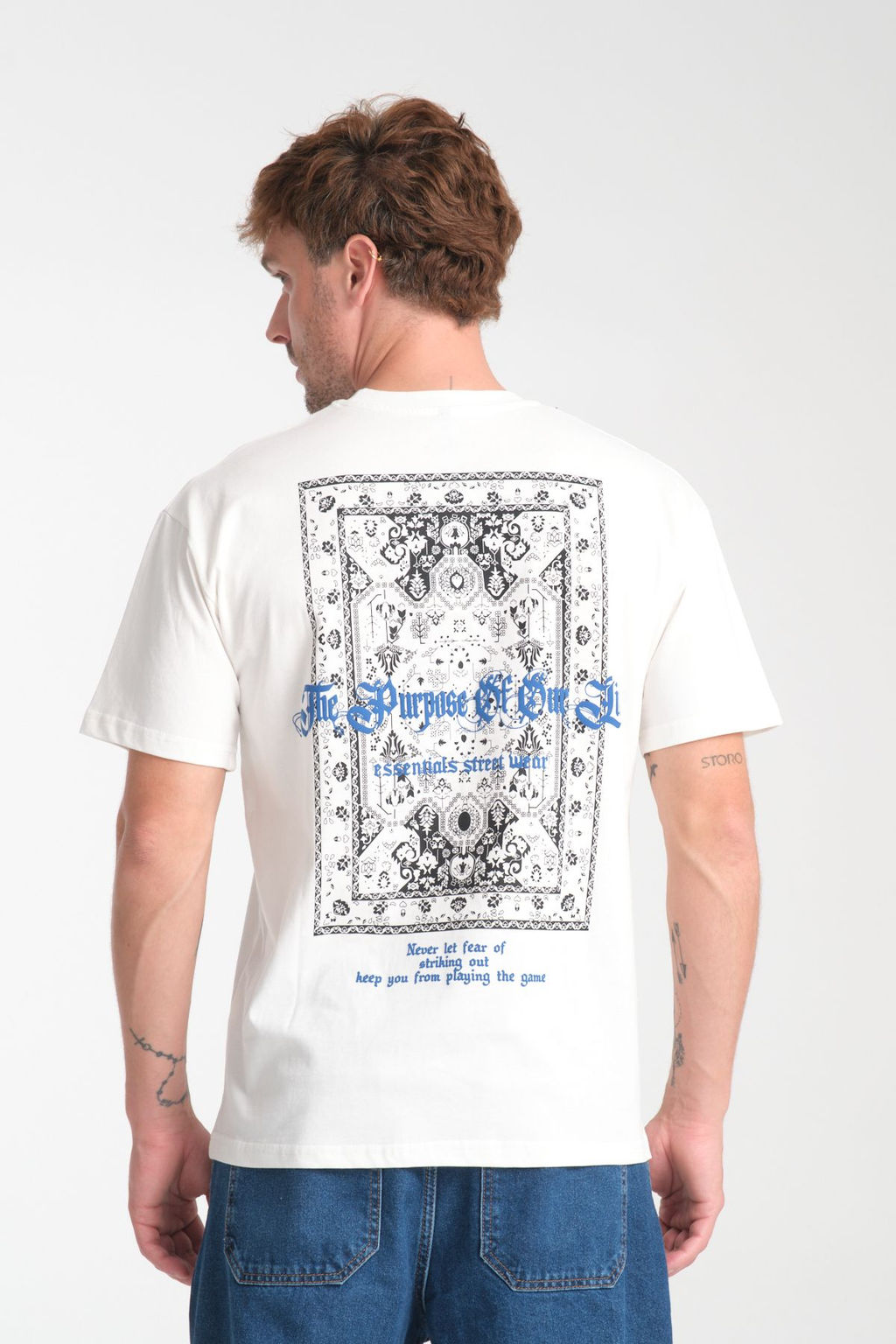 TRENDYOL MAN Ekru Oversize/Genis Kesim Yaz? Bask?l? %100 Pamuk T-Shirt TMNSS25TS00227