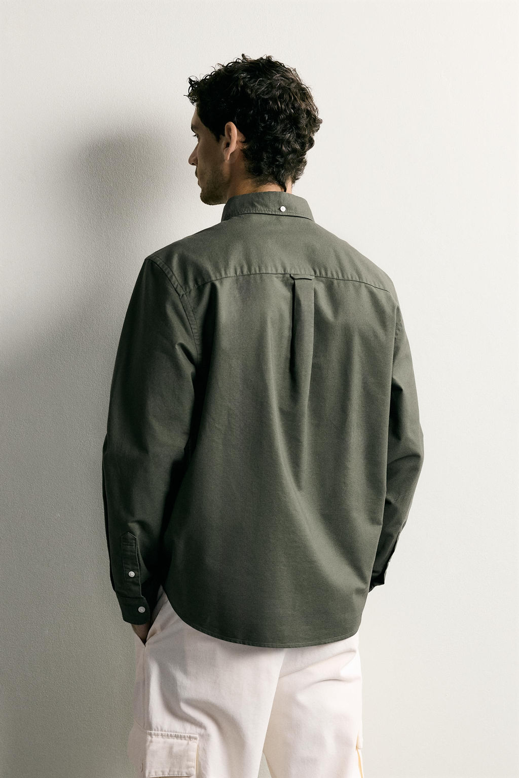 CAMISA REGULAR FIT ESTRUCTURA OXFORD / Verde oscuro - Zara фото 3