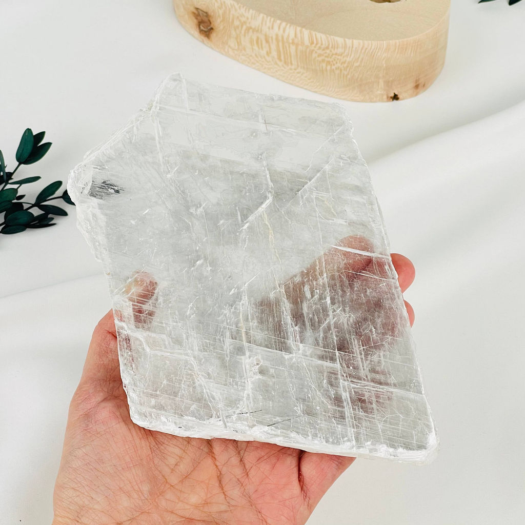 Срез Селенита на подставке - Радуга самоцветов фото 2