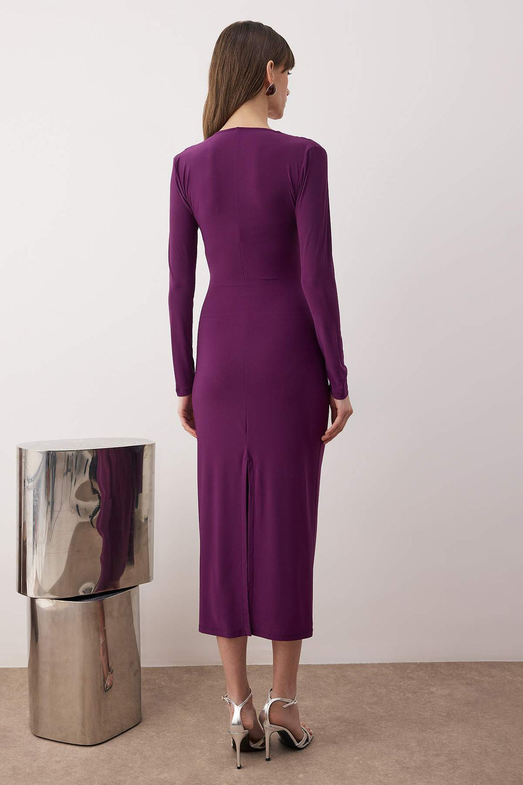 Kahverengi Vucuda Oturan V Yaka Orme S?k Elbise TPRAW25EL00043 - Trendyolmilla фото 20