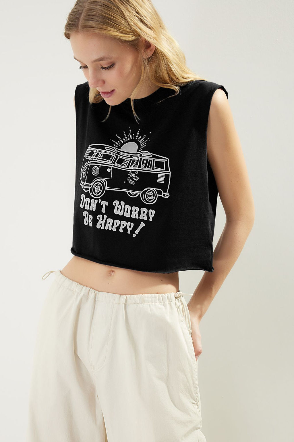 TRENDYOLMILLA K?rm?z? %100 Pamuk Bask?l? Kolsuz Relaxed/Rahat Kal?p Crop Bisiklet Yaka Orme T-Shirt TWOSS23TS00122  фото 26