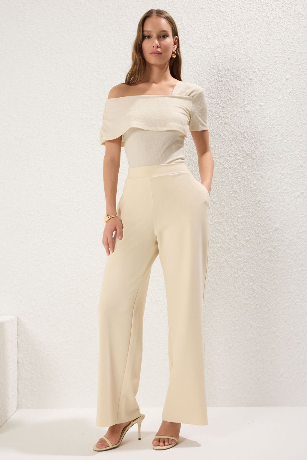 TRENDYOLMILLA Siyah Onu Duz Arkas? Lastikli Straight/Duz Kesim Yuksek Bel Orme Pantolon TWOSS25PL00053 фото 8