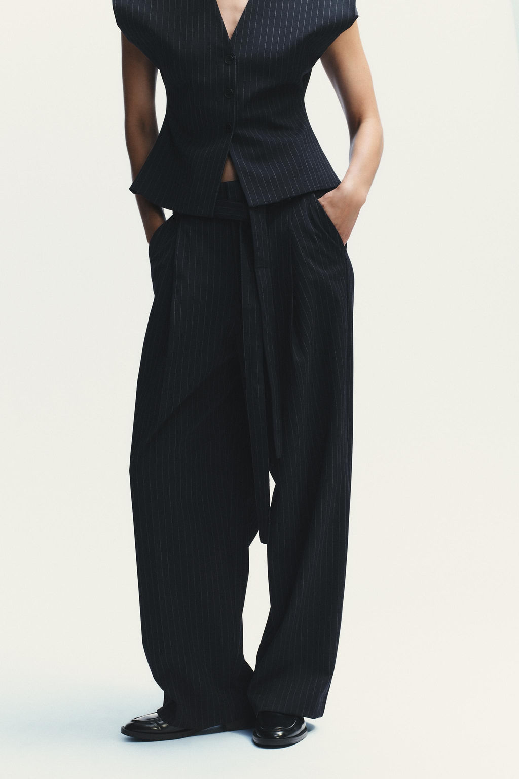 PLEATED TROUSERS WITH BELT - Zara фото 2