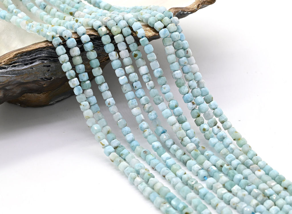 Бусины из ларимара кубик гр.3мм, 39см, 125 бусин Радуга камня