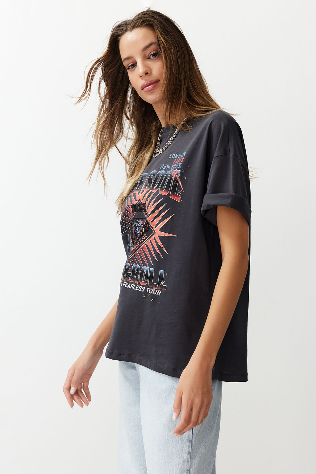 TRENDYOLMILLA Antrasit %100 Pamuk Bask?l? Oversize/Genis Kesim Orme T-Shirt TWOSS24TS00187 фото 2