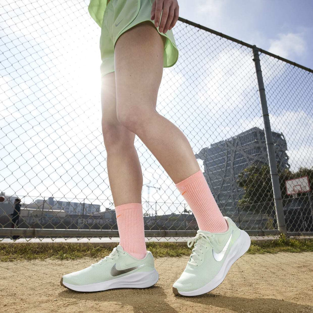 Кроссовки женские