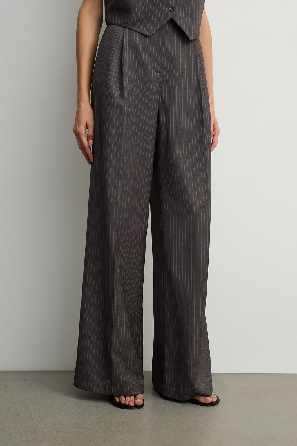 Брюки из костюмной ткани со складками - Mollis фото 5