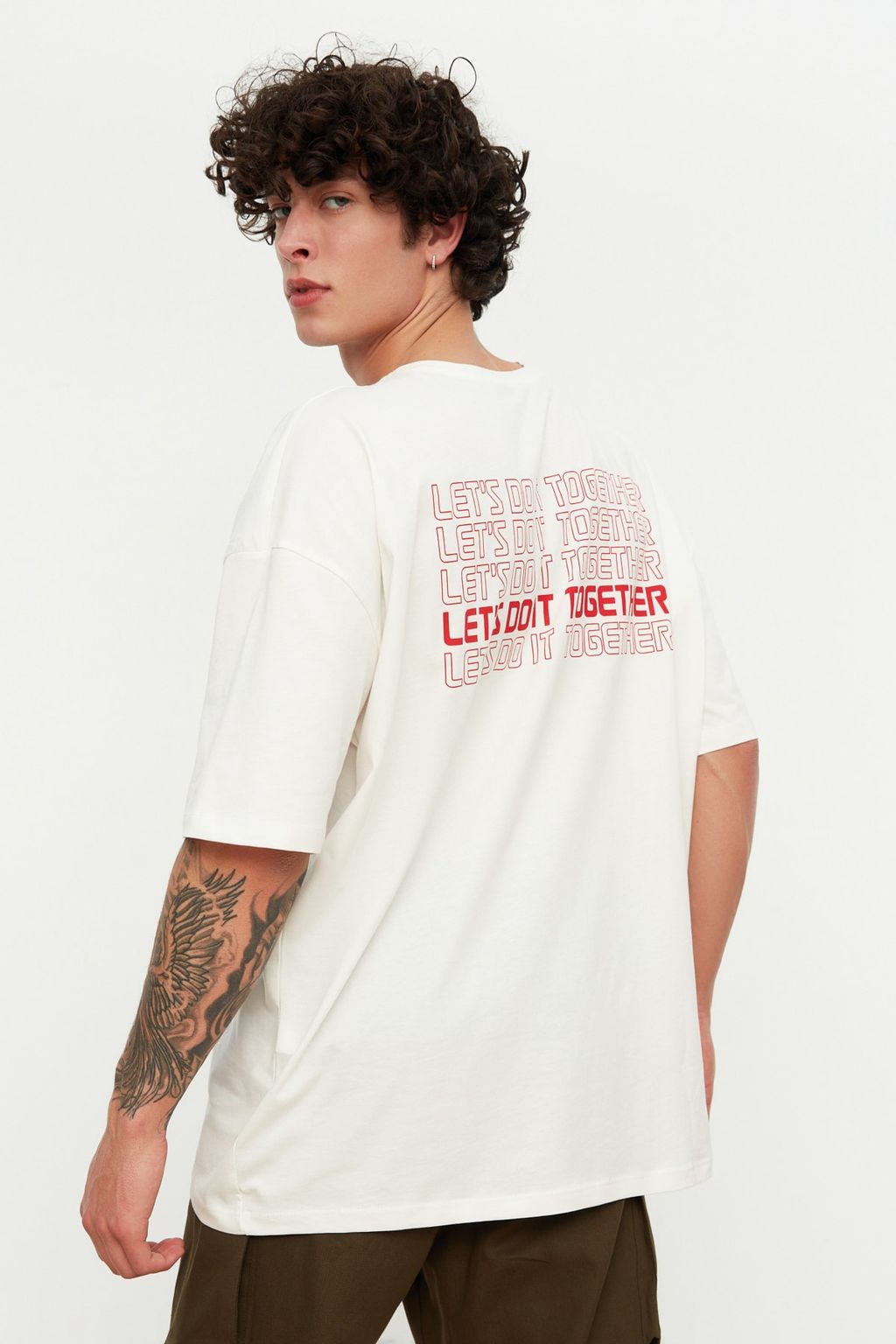 Ekru Oversize/Genis Kesim S?rt Yaz? Bask?l? %100 Pamuklu T-shirt TMNSS21TS1797