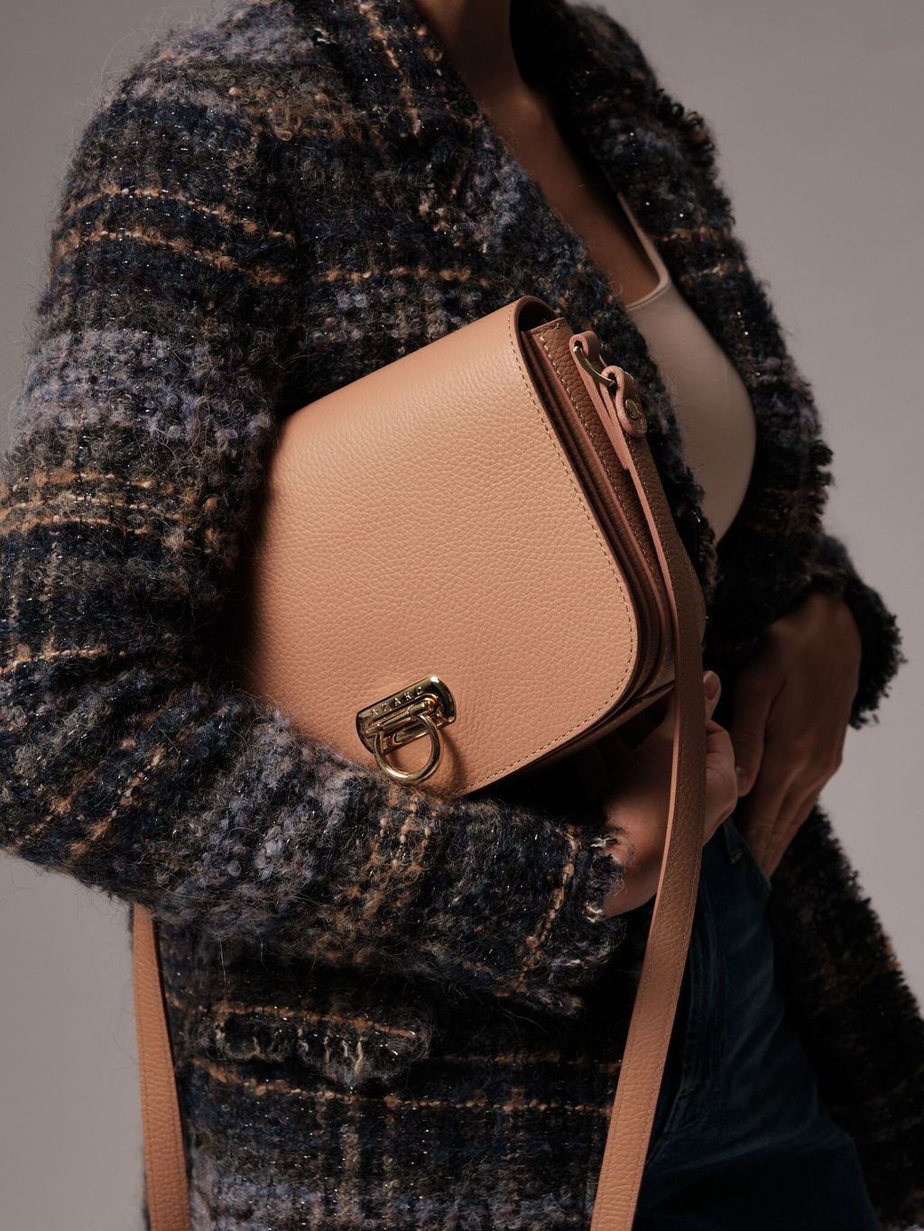 Сумка на плечо Azaro 31034 бежевая нуга