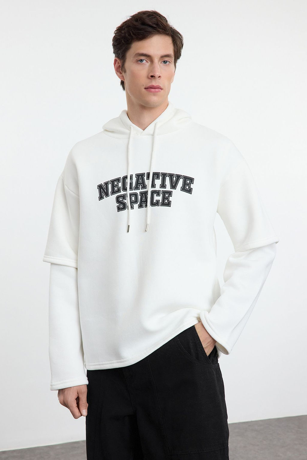 Ekru Oversize/Genis Kesim Cift Kol Yaz? Bask?l? Kapusonlu Sweatshirt TMNAW25SW00174 - Trendyolmilla фото 2