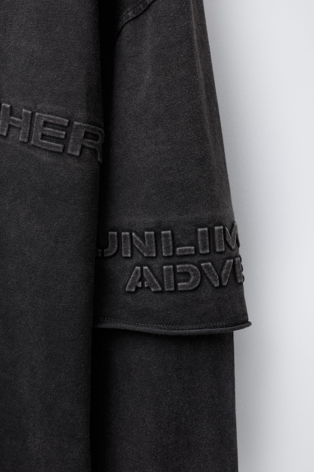 FADED-EFFECT T-SHIRT WITH DOUBLE SLEEVES AND RAISED SLOGAN - Zara фото 4