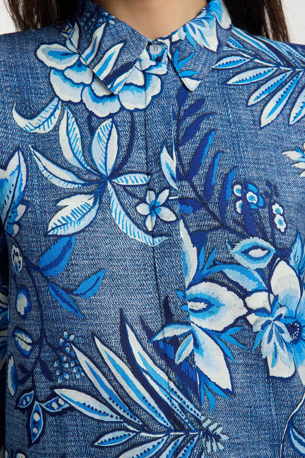 TRENDYOLMILLA Mavi Cicek Desenli Oversize Genis Kal?p Dokuma Gomlek TWOAW25GO00118  фото 4