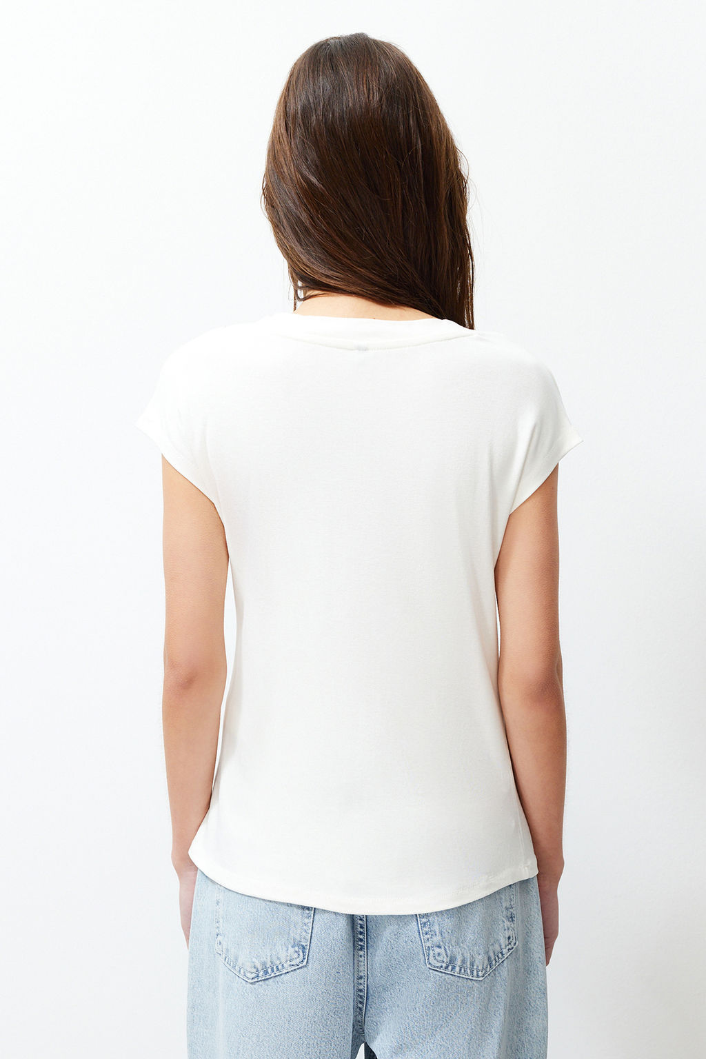 Ekru Viskoz/Yumusak Kumas Fitted/Vucuda Oturan Ay Kol V Yaka Esnek Orme Bluz TWOSS24BZ00433