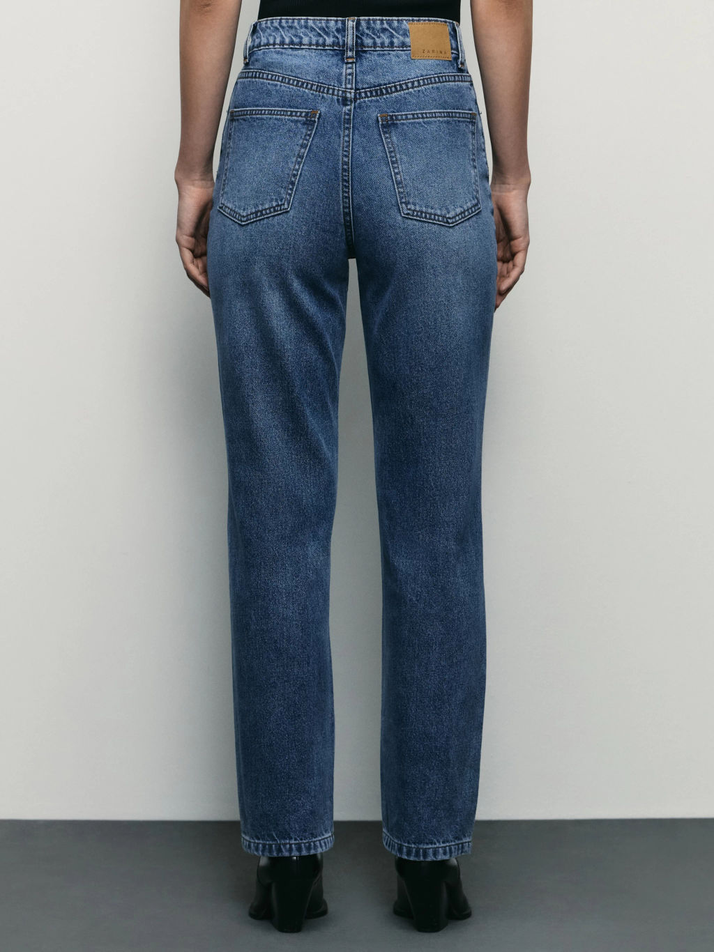 Джинсы straight с люверсами / Zarina фото 4