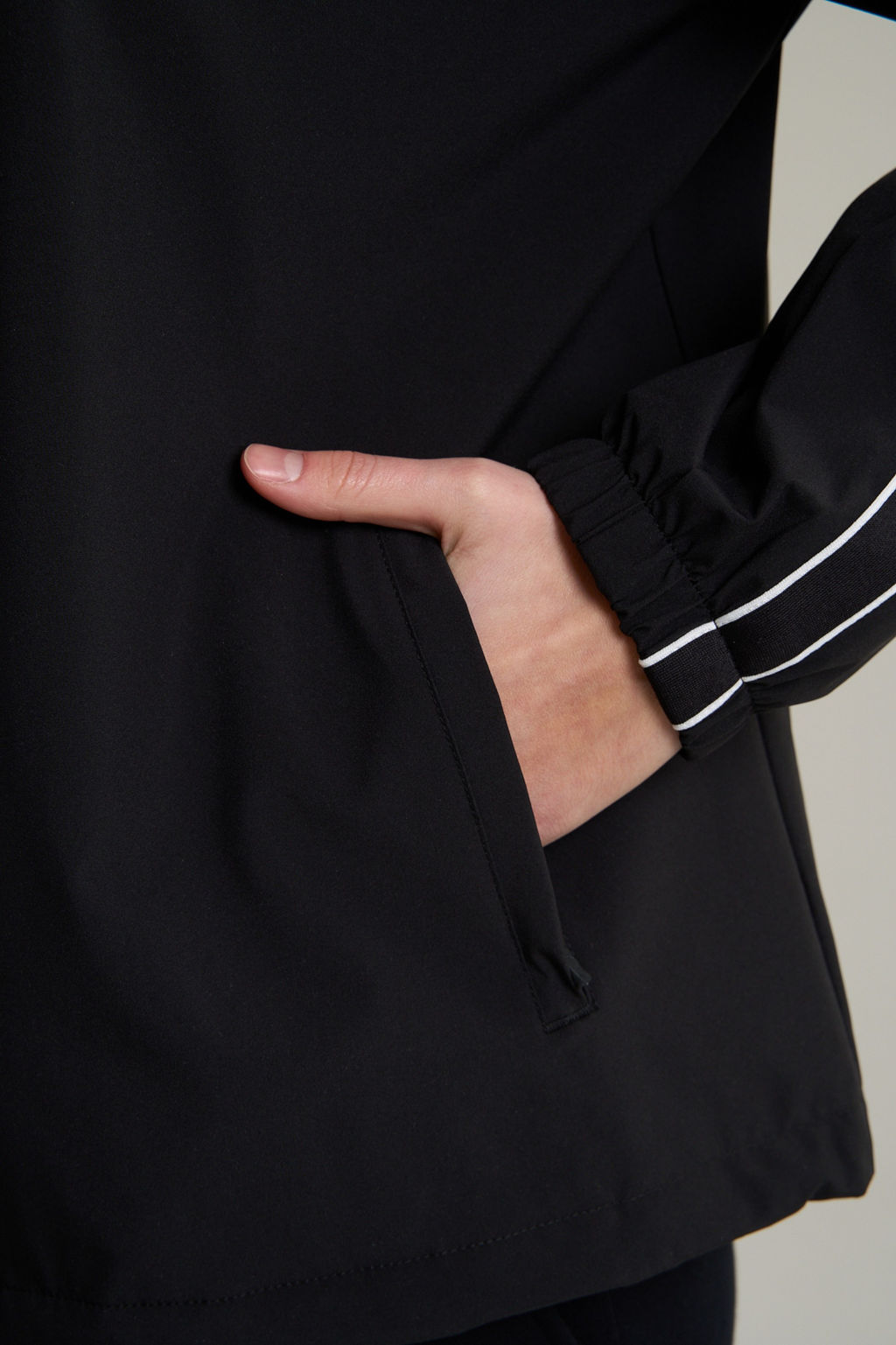 Ветровка Черный TRN ESSENTIAL Woven Track Top - Anta фото 12