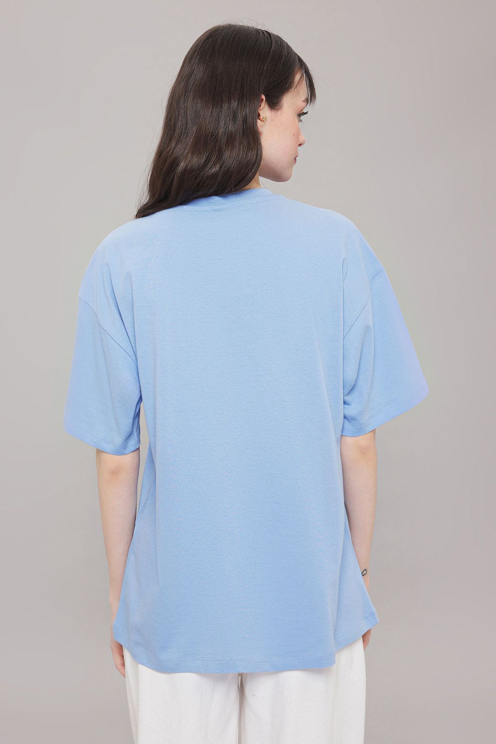 TRENDYOLMILLA Beyaz %100 Pamuk Oversize/Genis Kal?p Bask?l? Orme T-Shirt TWOSS25TS00101  фото 8