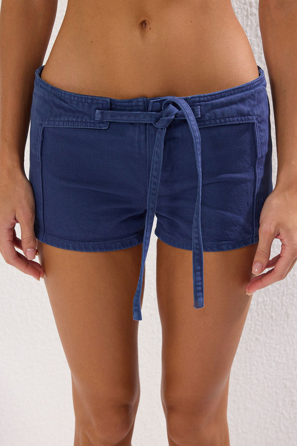 TRENDYOLMILLA Mavi Dokuma Baglamal? Denim Plaj Sort TBESS25SR00003 фото 3