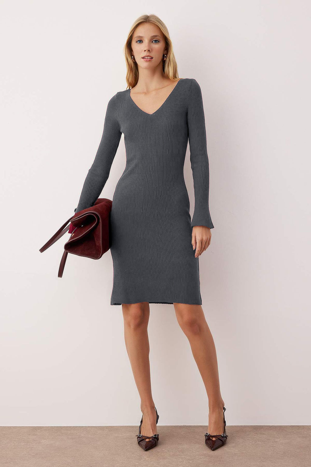 Siyah V Yaka Duz K?sa / Mini V Yaka Bodycone Triko Elbise TWOAW26EL00052 - Trendyolmilla фото 2