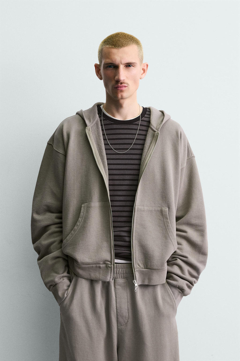 SUDADERA LAVADA CREMALLERA CAPUCHA / Gris claro - Zara фото 2