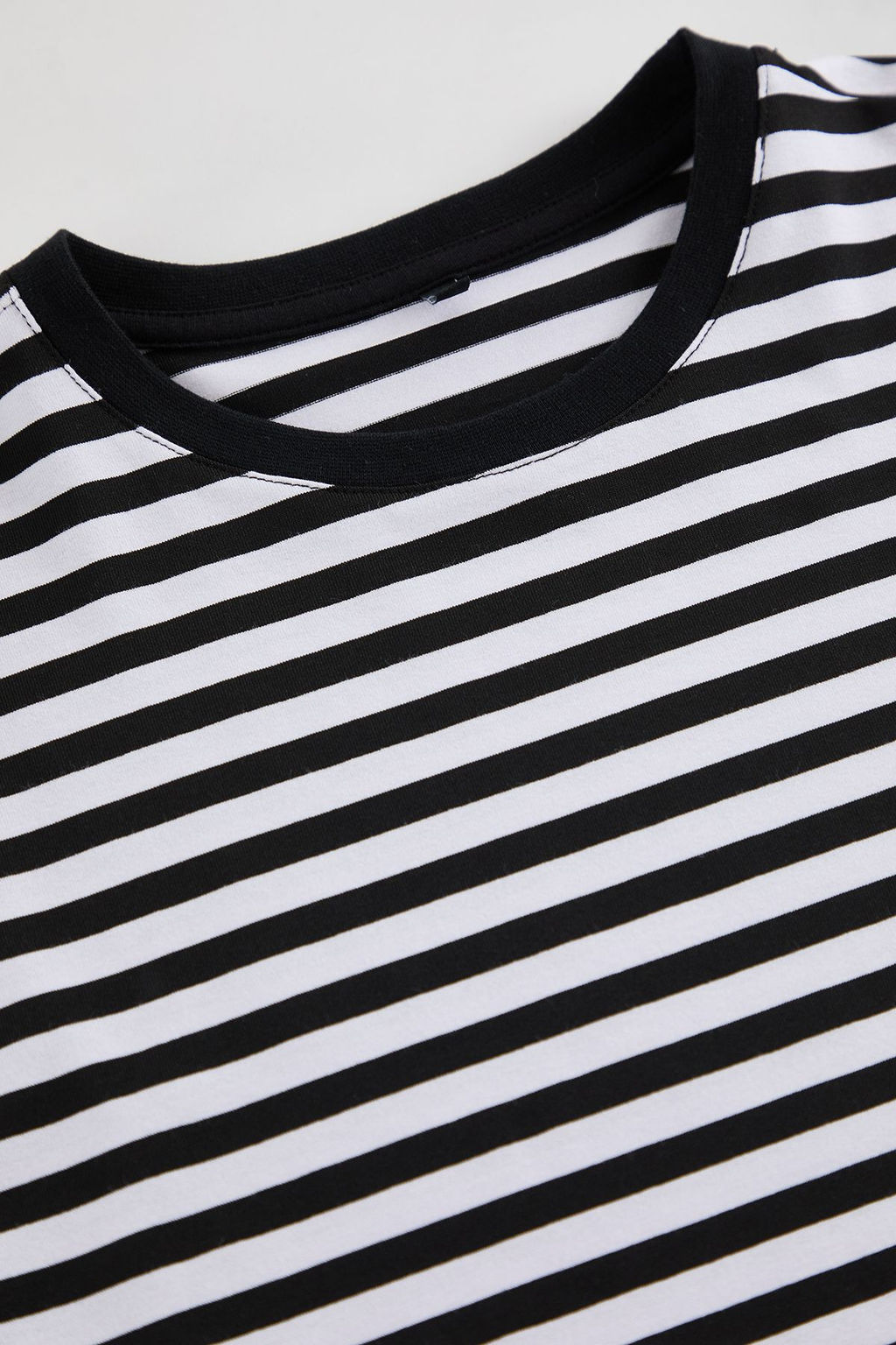TRENDYOL MAN Siyah Oversize/Genis Kesim Cizgili Bisiklet Yaka Uzun Kol Pamuklu T-Shirt TMNAW25TS00007 - Trendyolmilla фото 3