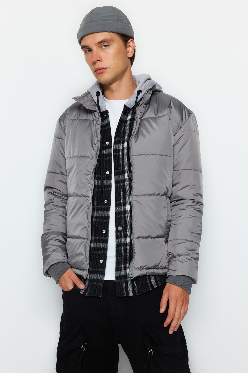 TRENDYOL MAN Gri Regular Fit Su ve Ruzgara Dayan?kl? Sisme K?sl?k Mont TMNAW23MO00097 - Trendyolmilla фото 4