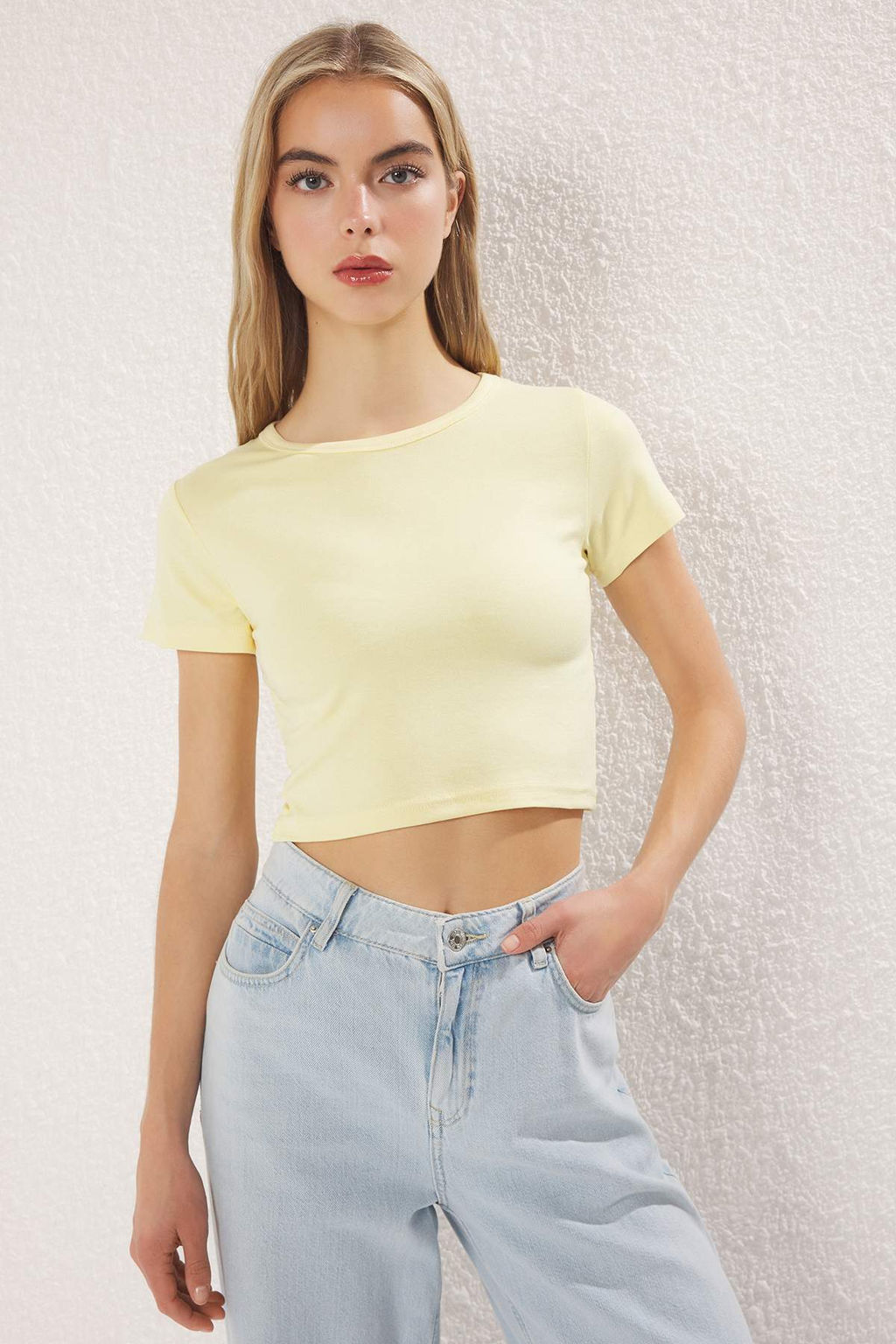 Trendyolmilla Premium Siyah-Ekru 2li Paket Crop Viskoz/Yumusak Kumas Esnek Orme Bluz TWOSS23BZ00108 фото 14