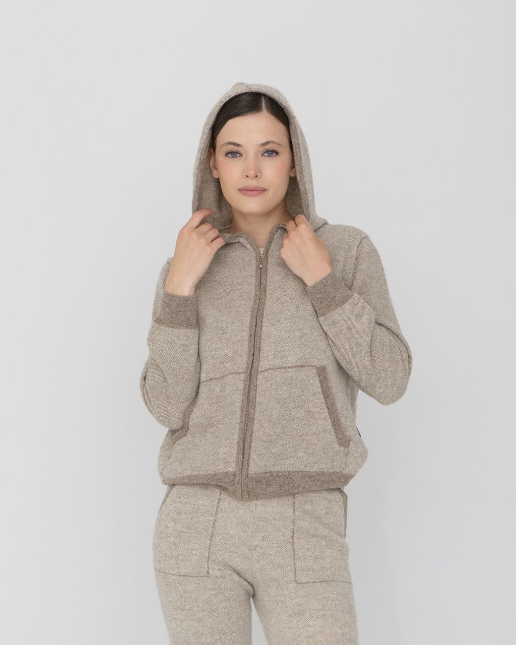 Кофта из 100% шерсти с капюшоном BS