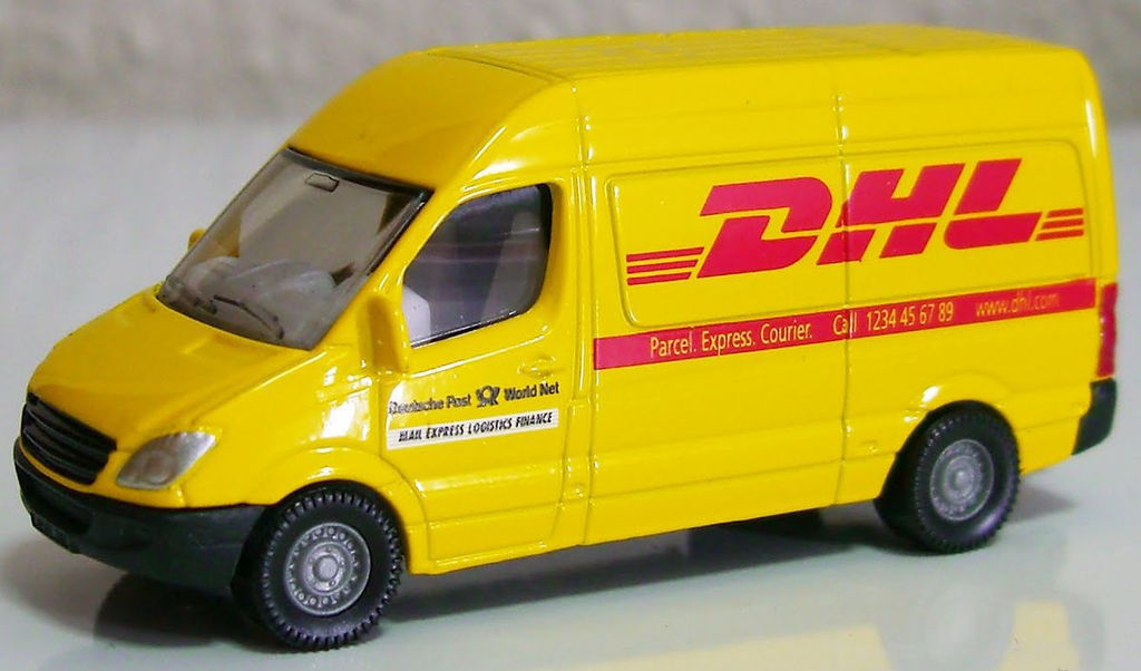 Почтовый фургон Siku DHL  фото 3