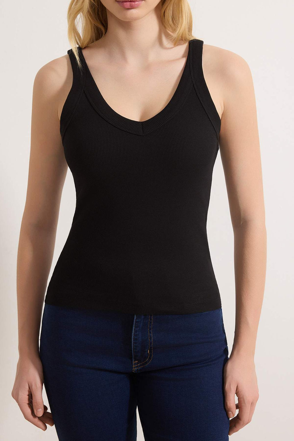 Siyah V Yaka Kal?n Ask?l? Fitilli Esnek Orme Atlet TWOSS26AL00027 - Trendyolmilla фото 3