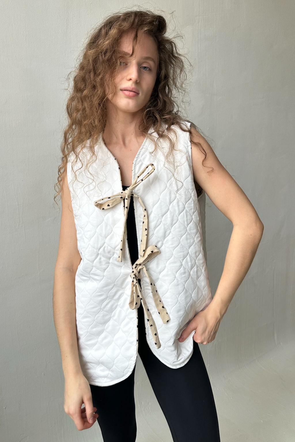 Жилет стеганый HOME109/03/Бежевый, черный