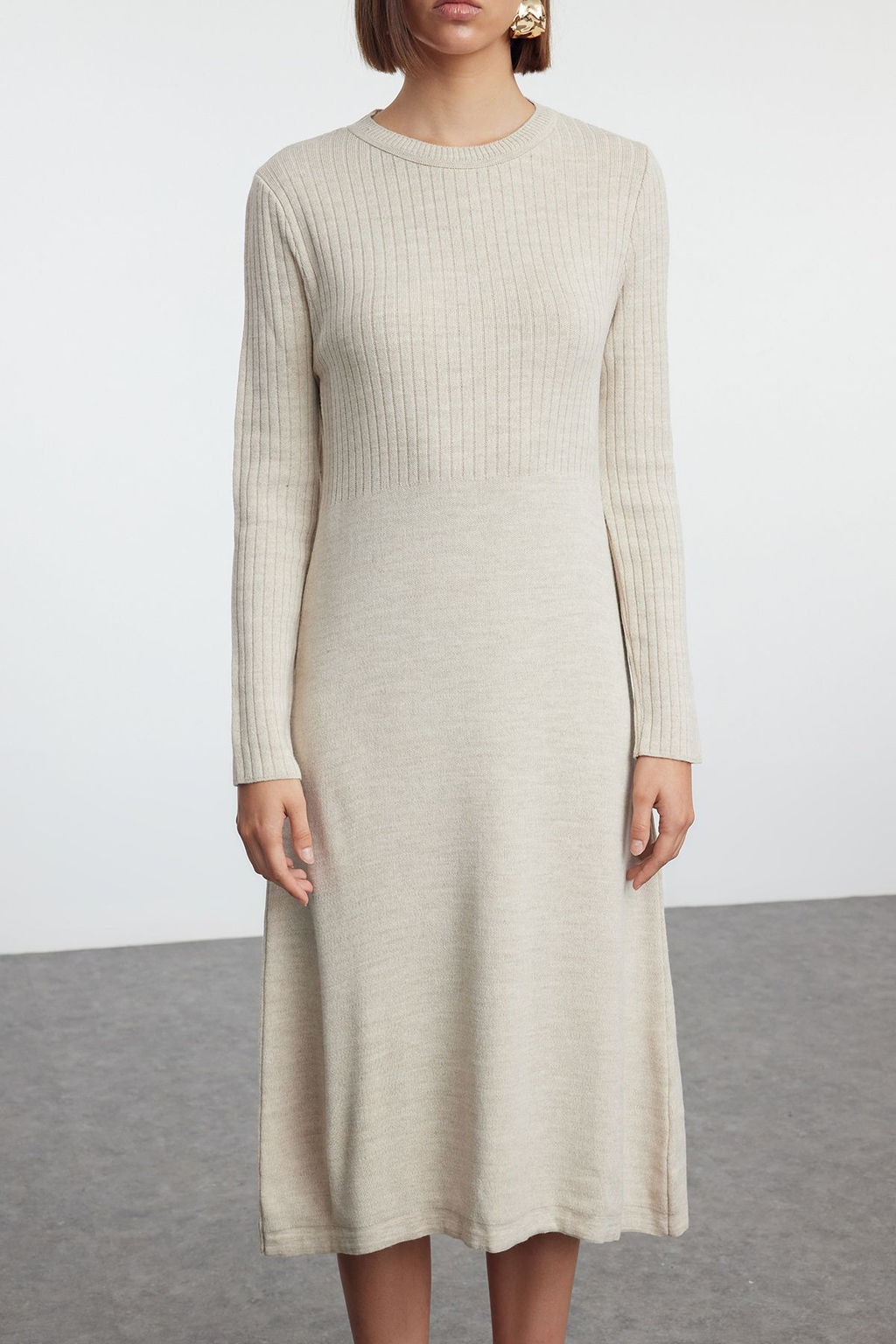 TRENDYOLMILLA Bej Genis Kal?p Midi Triko Suveterli Elbise TWOAW24EL00012  фото 4
