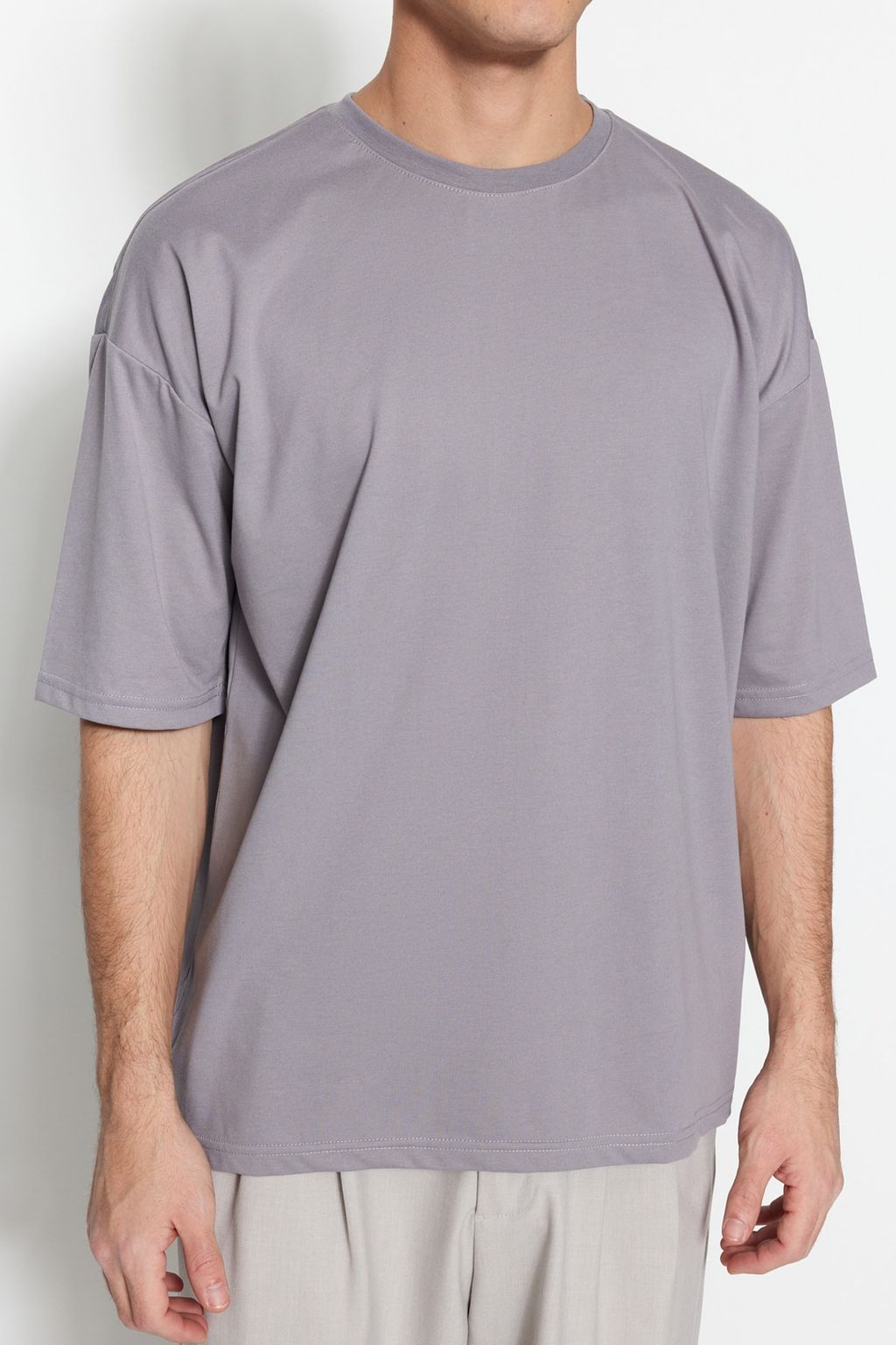 TRENDYOL MAN Siyah Basic Bisiklet Yaka Oversize/Genis Kesim K?sa Kollu T-Shirt TMNSS22TS0317 - Trendyolmilla фото 27