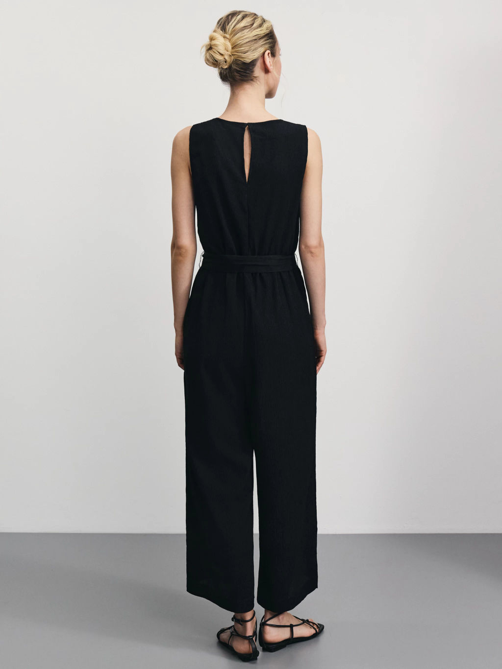 Комбинезон из фактурной ткани / Zarina фото 4