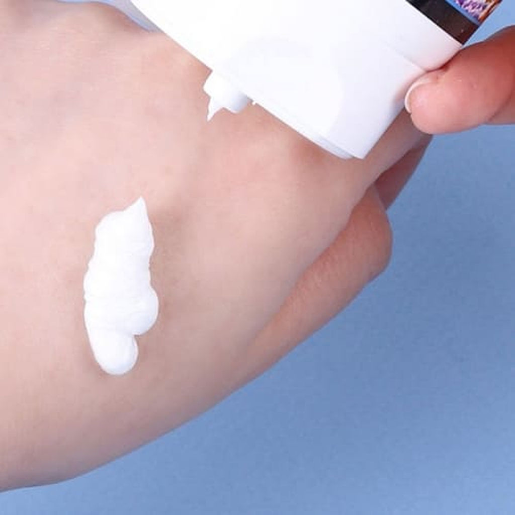 Jigott Пенка для умывания с углём / Natural Charcoal Foam Cleansing, 180 мл