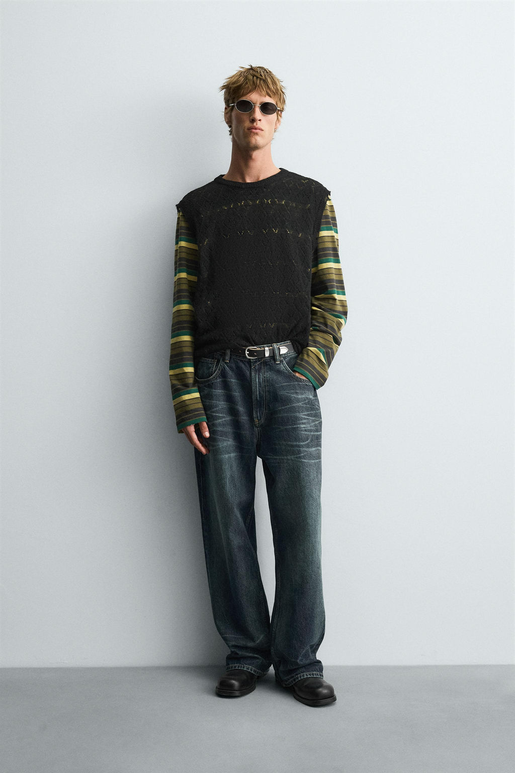 CUTWORK KNIT VEST