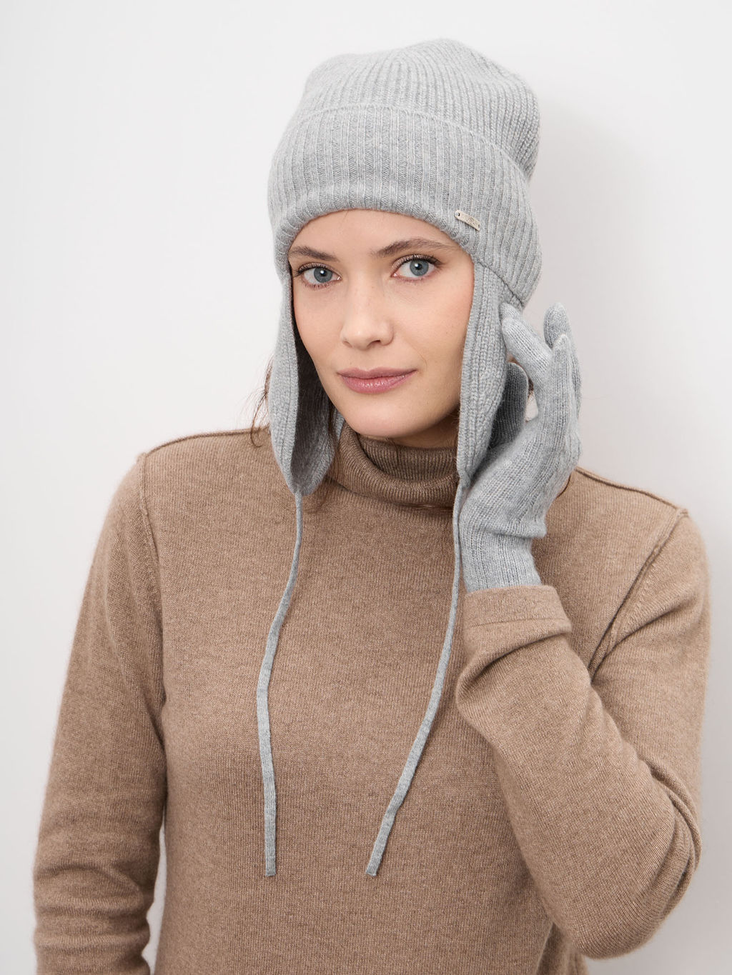 Шапка из кашемира 04341 серо-голубая