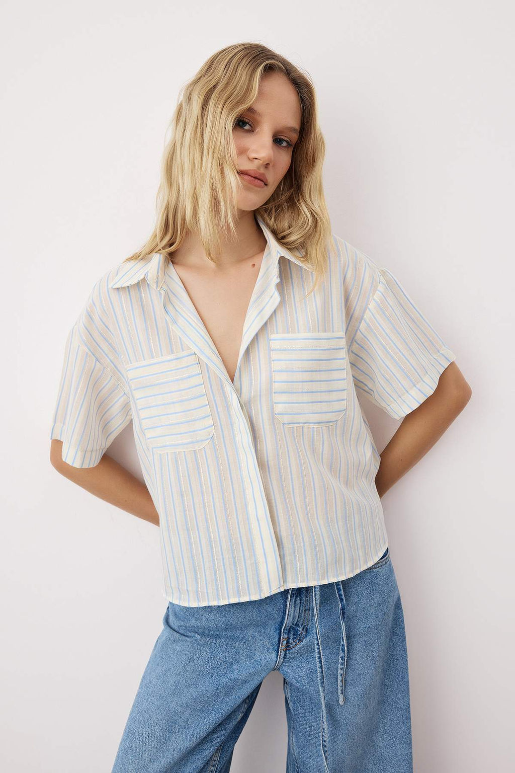Ekru Yumusak Tuseli Cizgili K?sa Kollu Gomlek TWOAW26GO00076 - Trendyolmilla фото 3