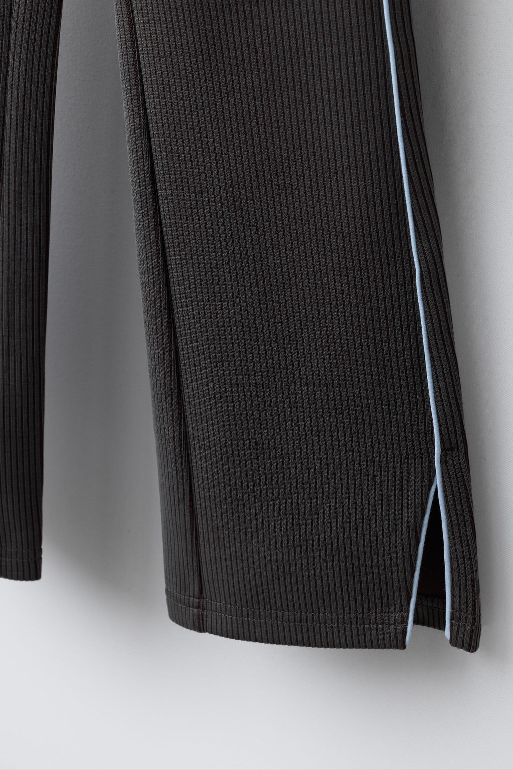 PANTAL?N RIB FLARE CON MODAL / Chocolate