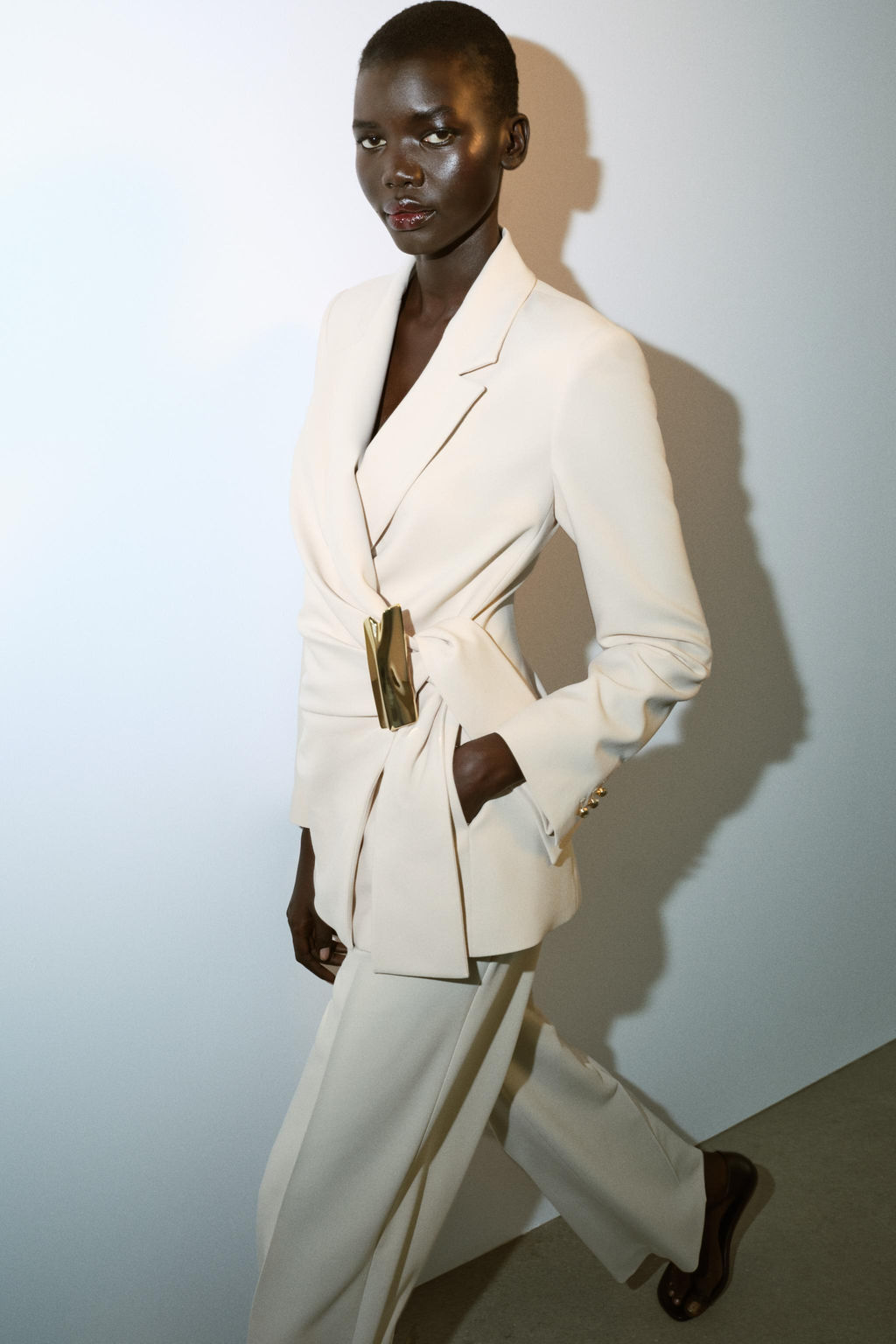 DOUBLE-BREASTED BLAZER WITH BUCKLE - Zara фото 4