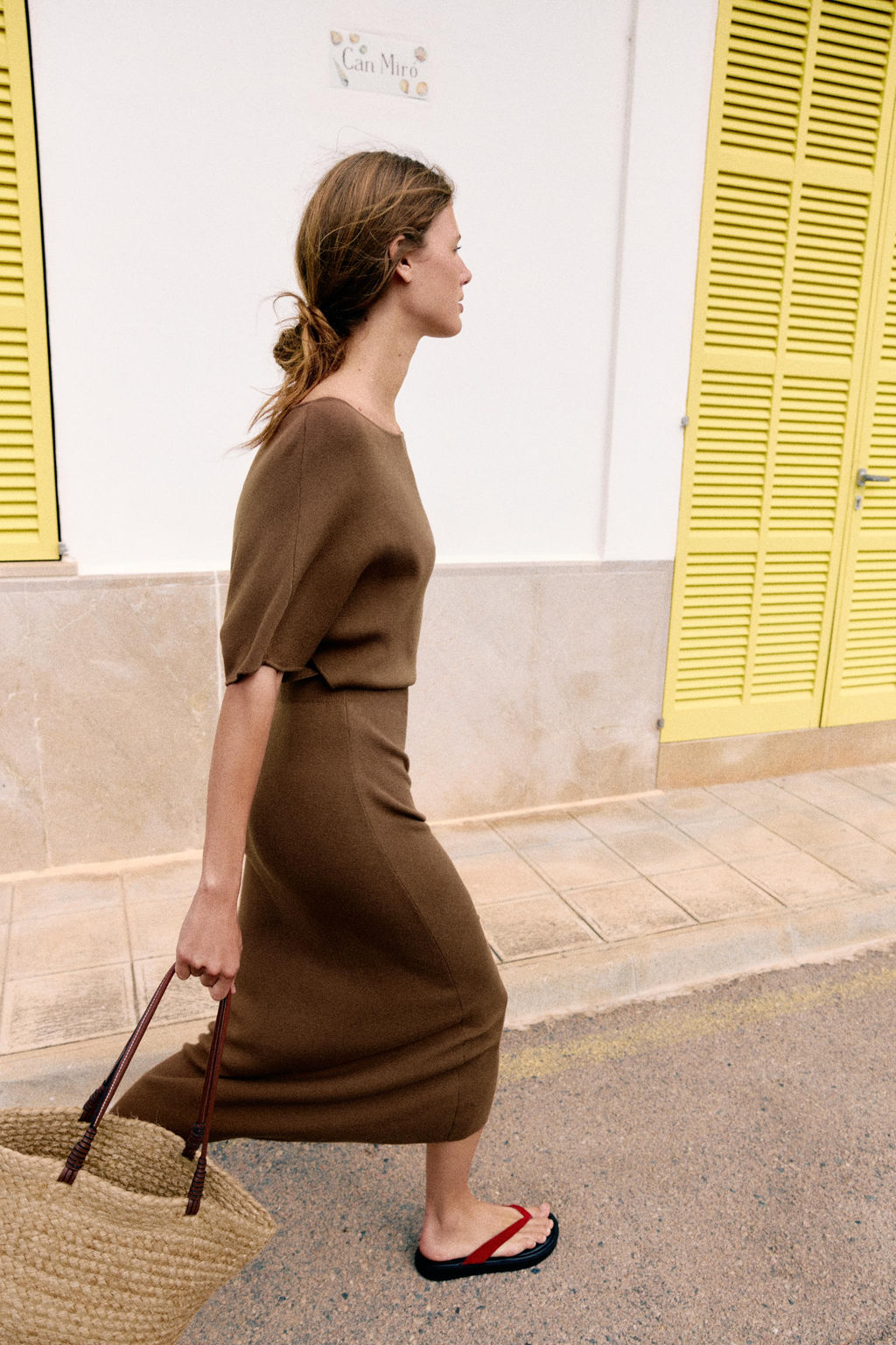 VESTIDO MIDI PUNTO CINTUR?N / Marr?n - Zara фото 5