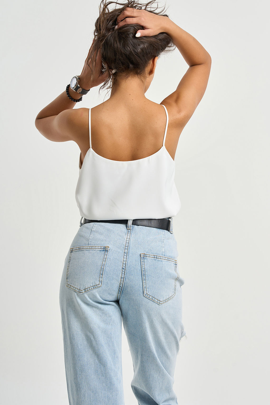 Топ базовый с кружевом на тонких бретелях белый