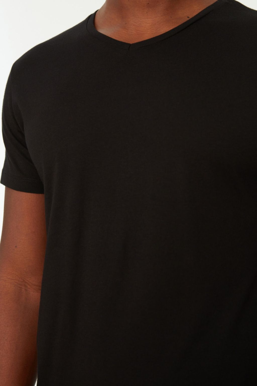 Siyah Slim/Dar Kesim Basic V Yaka K?sa Kollu %100 Pamuklu T-Shirt TMNSS19BO0002