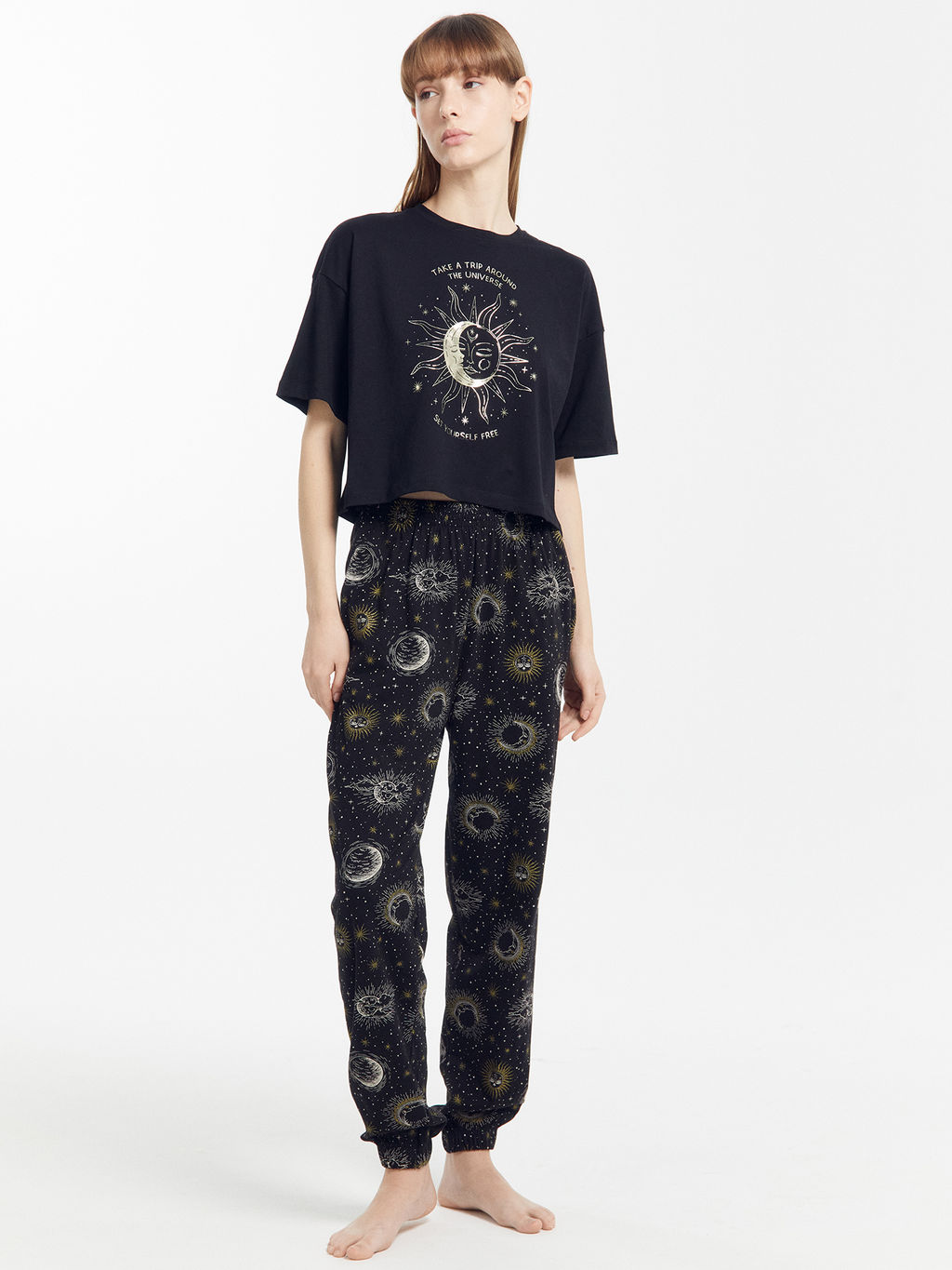Комплект женский (футболка, брюки) черный с созвездиями черный +созвездия на черном 592432-1 - Mark formelle фото 2