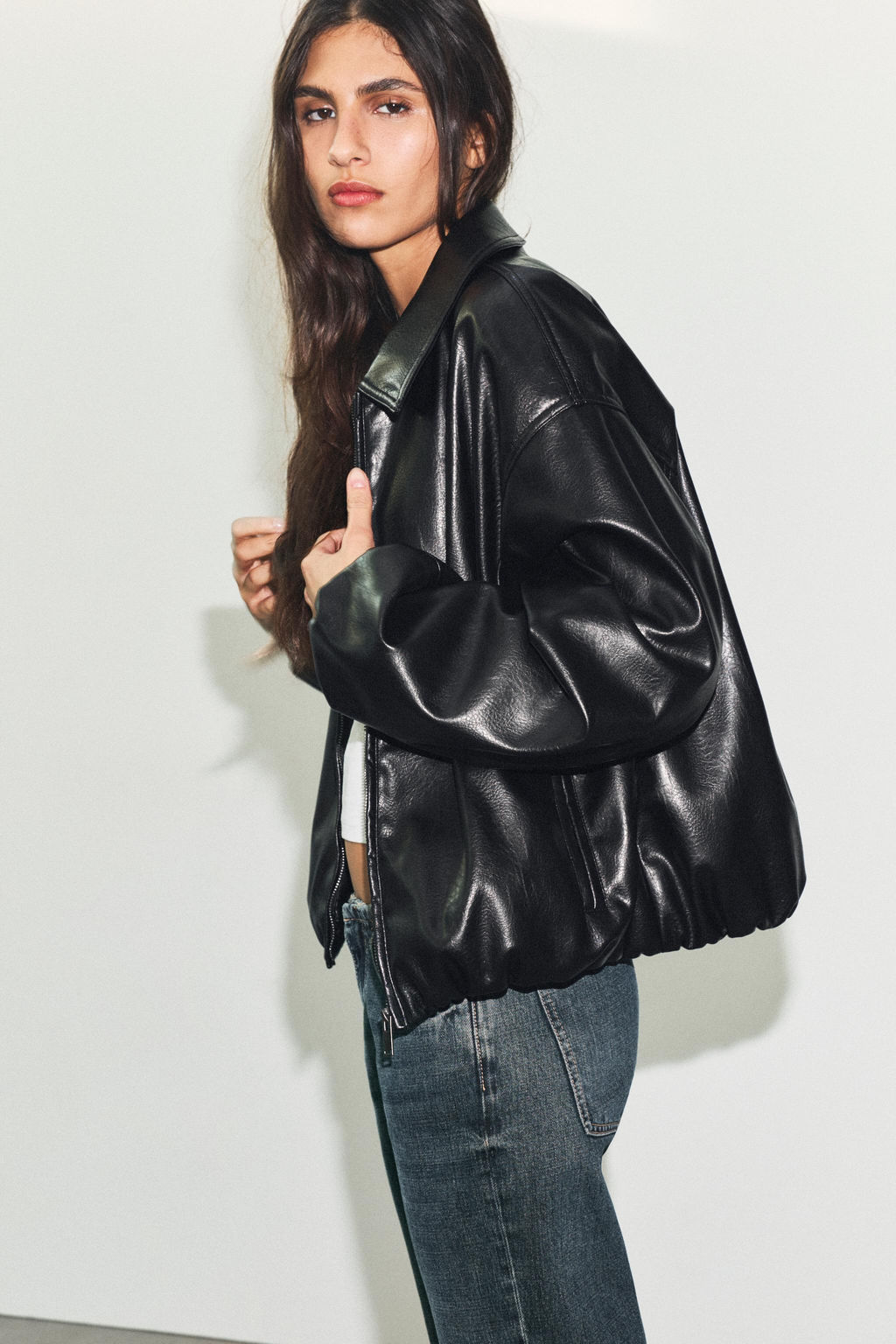 LEATHER EFFECT BOMBER JACKET - Zara фото 10