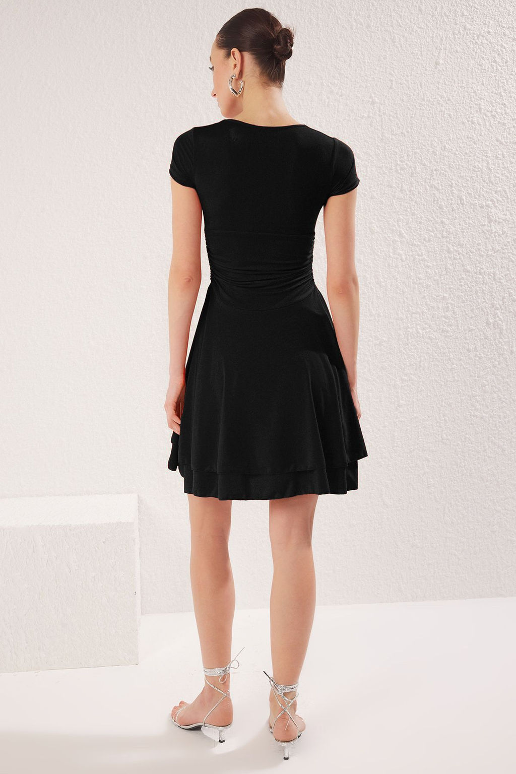 TRENDYOLMILLA K?rm?z? Duz Buzgu/Drape Mini K?sa Kol Skater/Belden Ac?lan Esnek Orme Elbise TWOSS25EL00532 фото 12