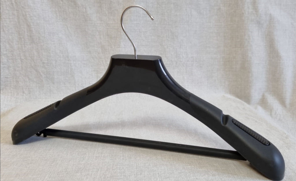 Вешалка пластиковая с перекладиной черная размер 52-54 (ФСП 45/5) 5 шт - Магазин вешалок фото 7