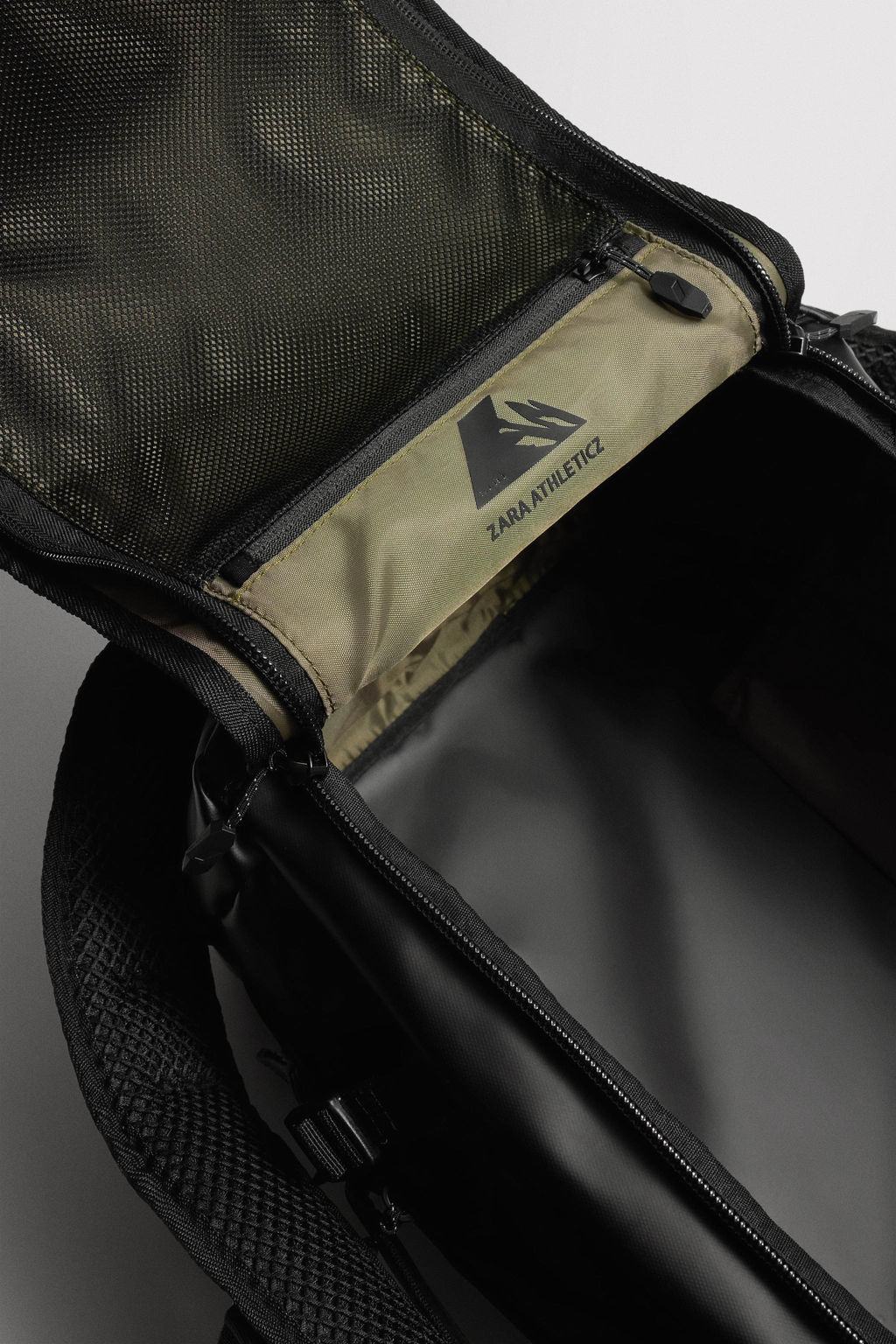 MALETA DEPORTIVA MULTIFUNCI?N 35L / Negro - Zara фото 5