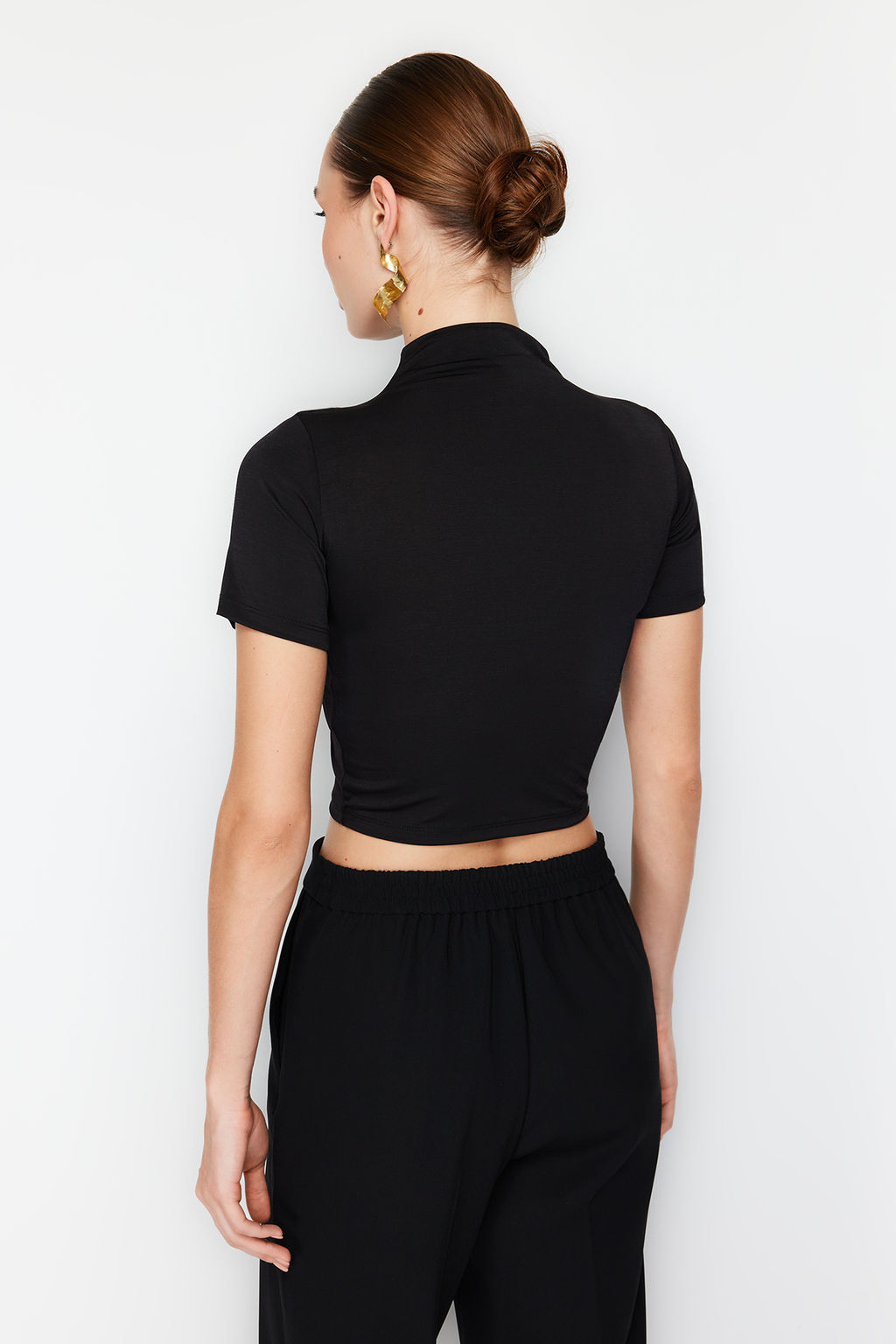 Siyah Dik Yaka K?sa Kollu Drapeli Crop Bluz Orme Bluz TWOSS24BZ00422
