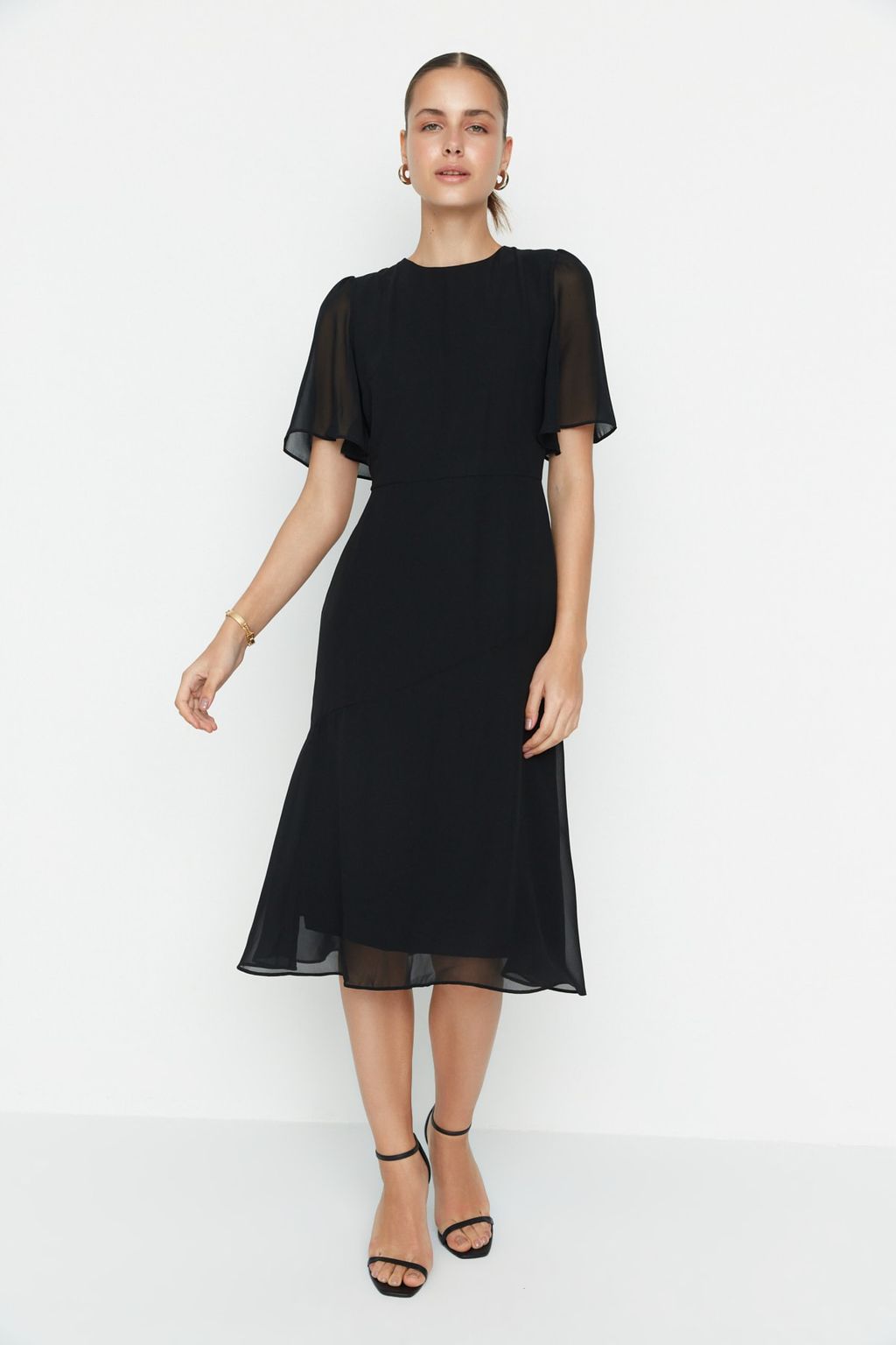 TRENDYOLMILLA Siyah Etegi Volanl? A Kesim Sifon Midi Astarl? Dokuma Elbise TWOSS22EL00733