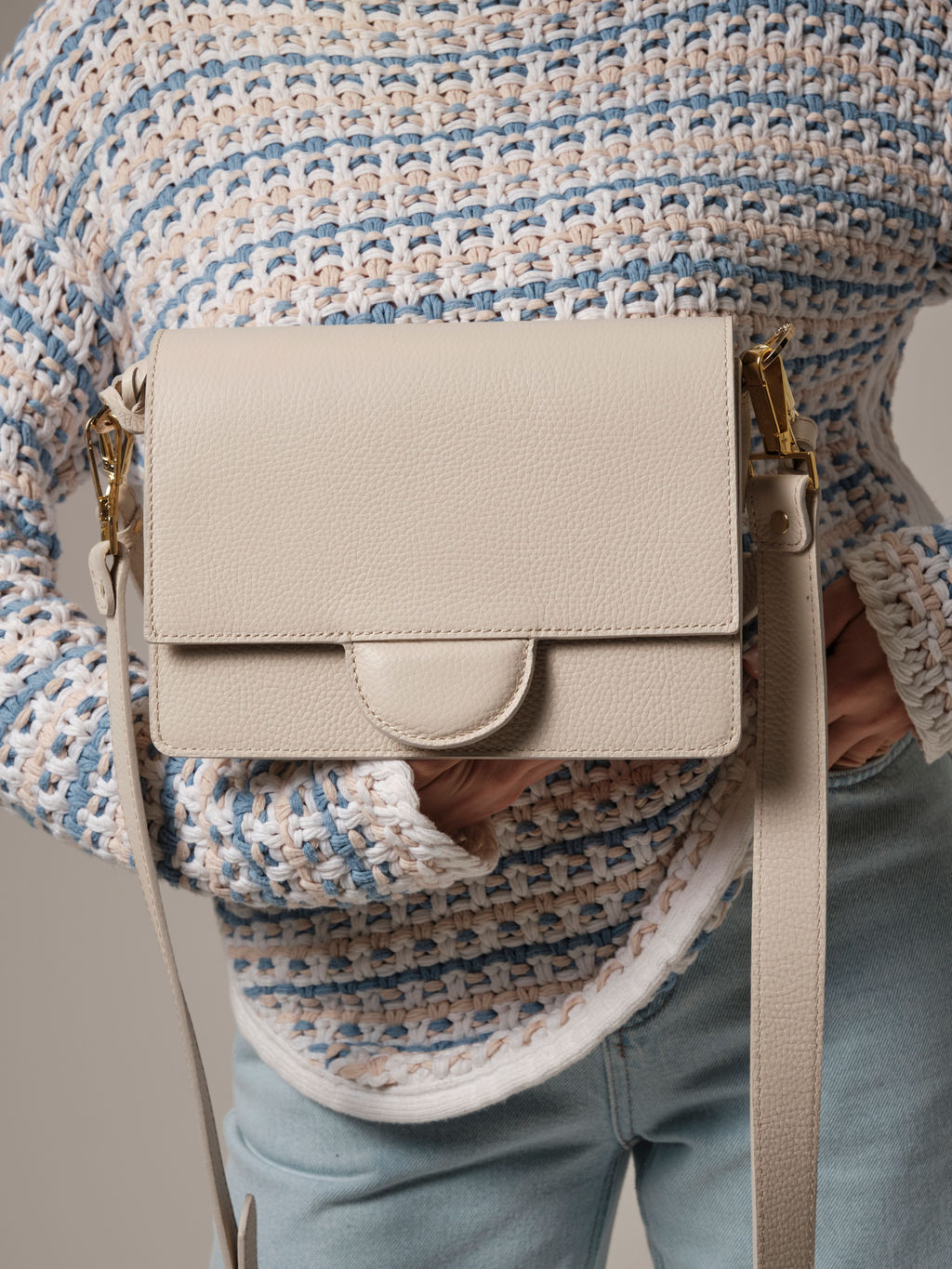 Сумка кожаная через плечо Deboro 30574 светлый крем